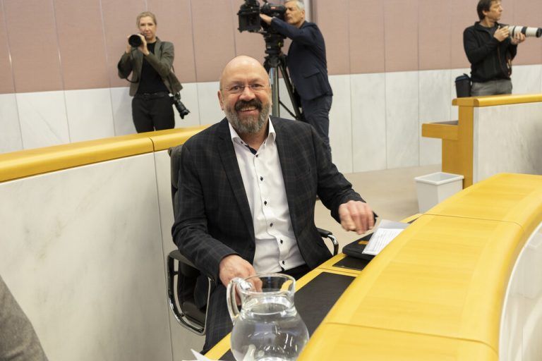 Grünen-Raumplanungssprecher Bernhard Weber (links) und Landesrat Daniel Zadra wollen das verpflichtende Ziel, den Bodenverbrauch auf 2,5 Hektar pro Tag zu beschränken. Maurice Shourot (2), Paulitsch