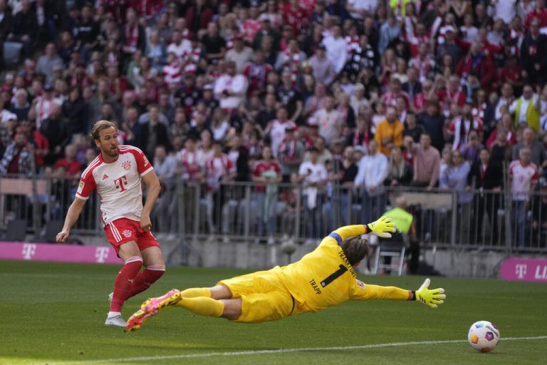 Harry Kane sorgte gestern für die sportlichen Schlagzeilen, hier verwertet der Engländer ein ideales Laimer-Zuspiel zum 1:0. AP