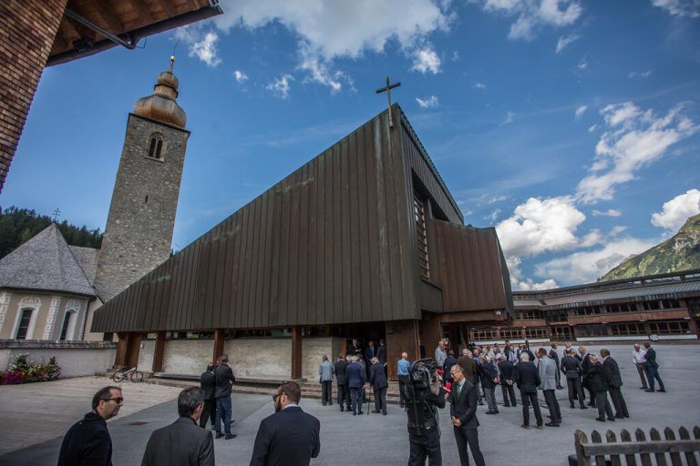 Im Februar soll der Angeklagte versucht haben, in der Lecher Kirche Geld zu stehlen.Philipp Steurer
