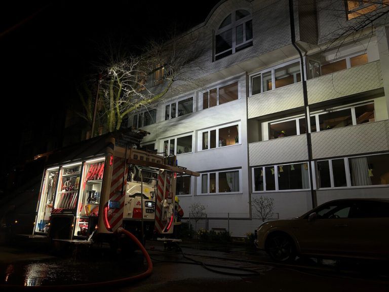 In einem Zimmer eines Altersheims in Rorschach brach am Sonntagabend ein Brand aus.Kapo St. Gallen