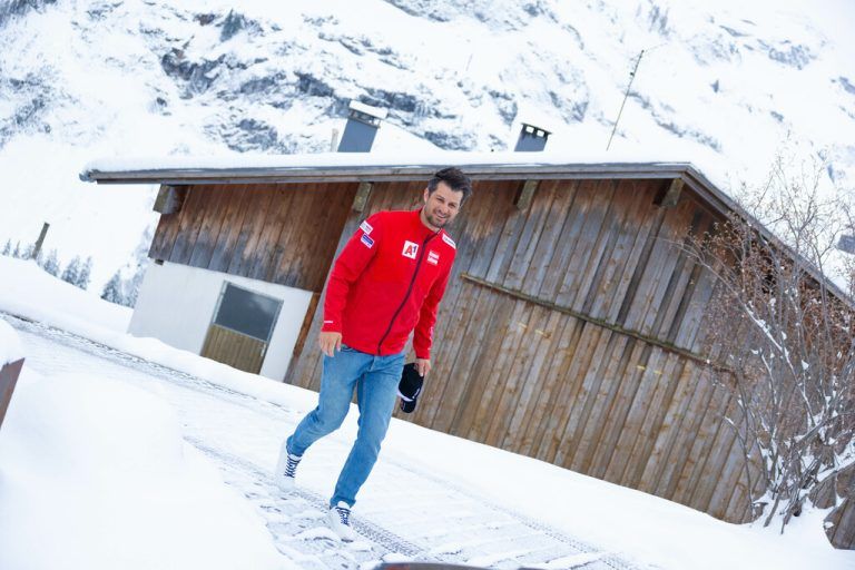 Johannes Strolz bei der Begrüßung des NEUE-Teams. Klaus Hartinger
