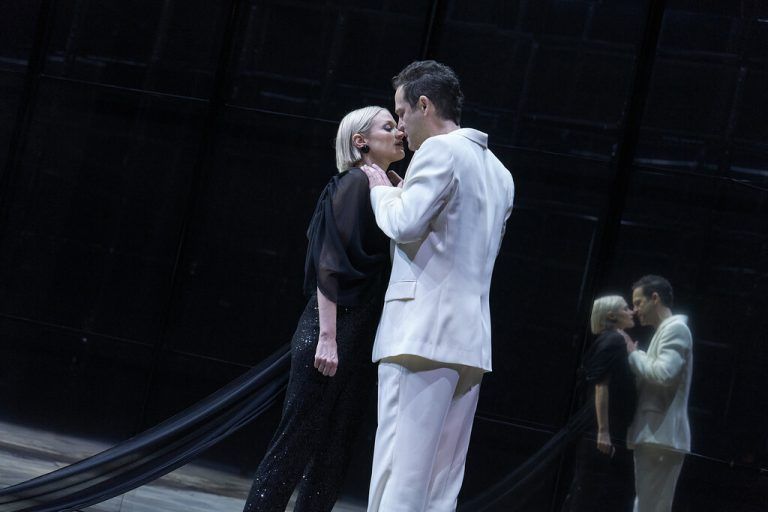 Mavie Hörbiger und Itay Tiran als Célimène und Alceste. Matthias Horn