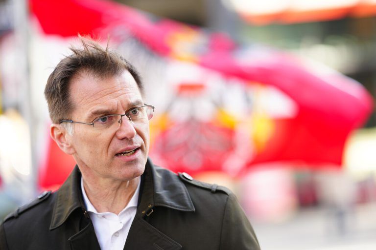 Spitzenkandidat Christian Ebner (Für Österreich Öxit). APA