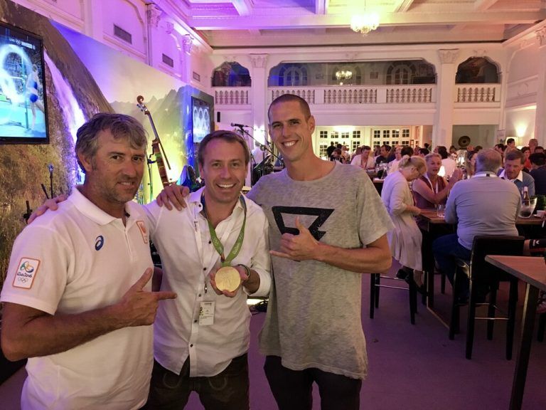 Unternehmer Ernst Seidl (Mitte) und sein Team haben in Rio 75.000 Besucher im „Austria House“ begrüßt.Seidl Catering