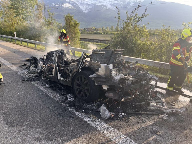 Viel blieb vom Fahrzeug nicht übrig. Kapo St. Gallen
