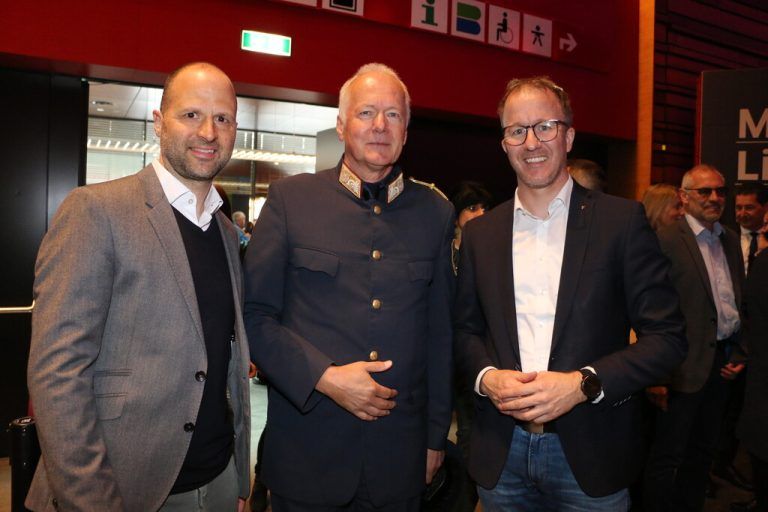 V.l.: Landesrat Marco Tittler, Landespolizeidirektor Hans-Peter Ludescher, und Landesrat Christian Gantner.