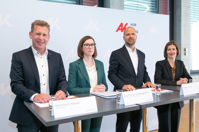 Bernhard Heinzle, Eva Fischer-Schweigkofler, Marco Tittler und Daniela Schallert beim Pressegespräch in Feldkirch. AK/Dietmar Mathis