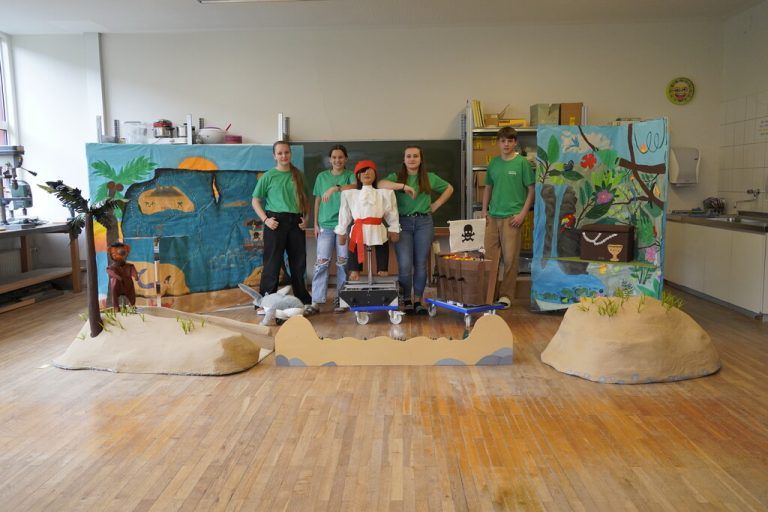 Das erfolgreiche Robotik-Team der Mittelschule Nenzing . Privat
