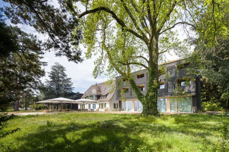 Das Hotelensemble „Seegut Zeppelin“ und die historische Villa Gminder liegen im Landschaftsschutzgebiet und Friedrichshafener Stadtteil Fischbach. dietmar walser