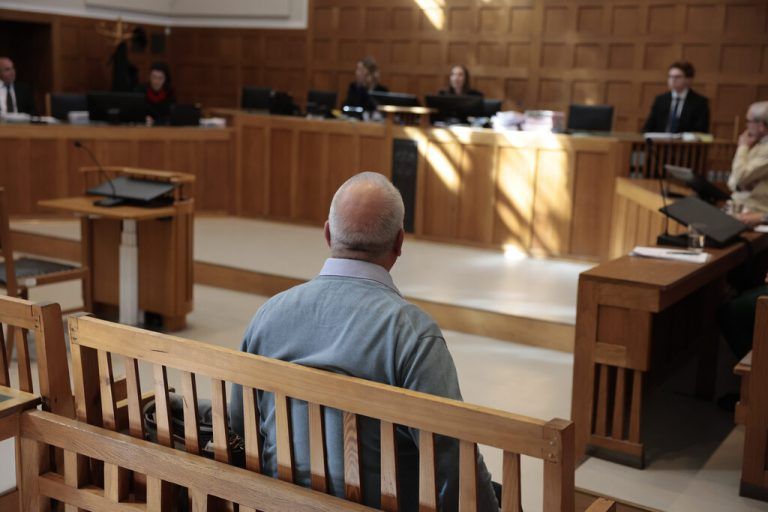 Der Ex-Finanzleiter und der Ex-Bürgermeister (Foto oben) von Fußach müssen sich vor Gericht verantworten.Hartinger (2)