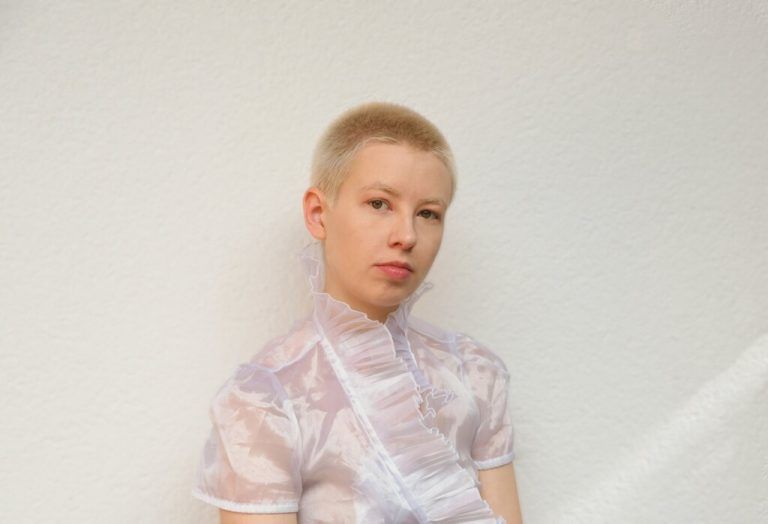 Die Sängerin und Songwriterin Philomena. Sigrid Juen
