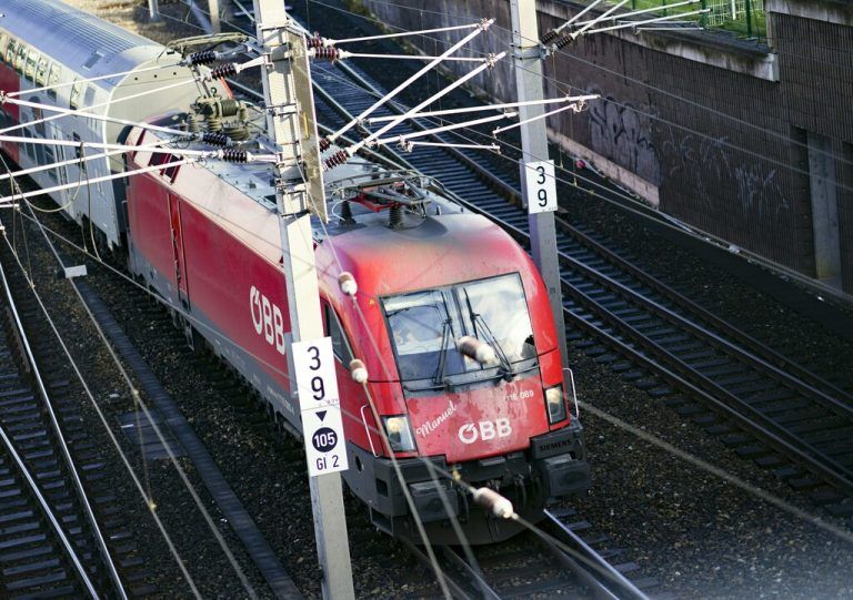 Die Strecke Salzburg – Bregenz ist betroffen. apa/manhart
