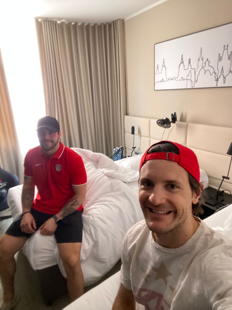 Ein Blick in mein Hotelzimmer mit meinem Zimmergenossen Steven Strong. PRivat