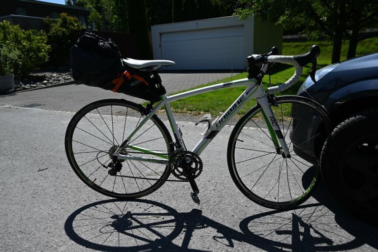 Fahrrad und Auto kollidierten.kapo SG