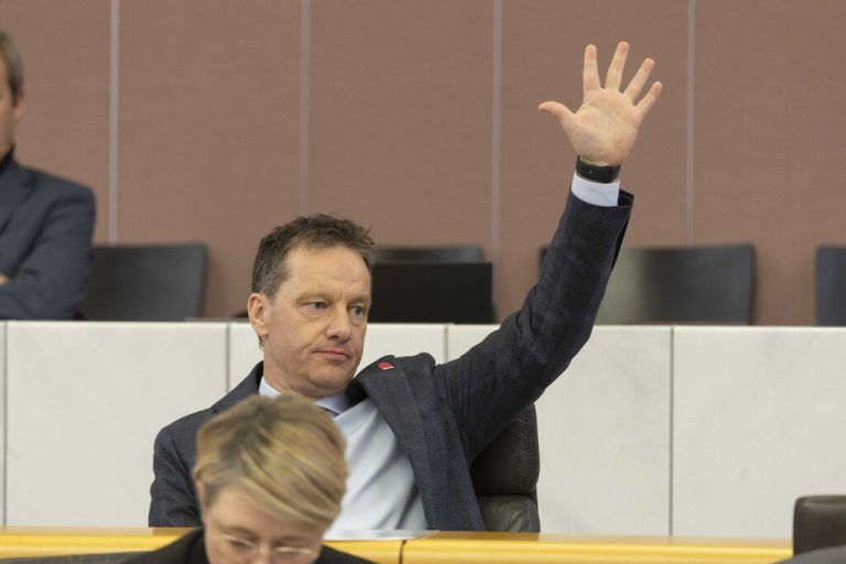 Garry Thür (Neos) hatte die Anfrage gestellt. Shourot (3)