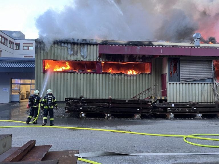 Im Bereich Brandschaden und Cybersicherheit bekommen Firmen oft sehr teure Vorgaben, damit sie überhaupt ein Angebot für eine Versicherung erhalten. ⇒Vlach