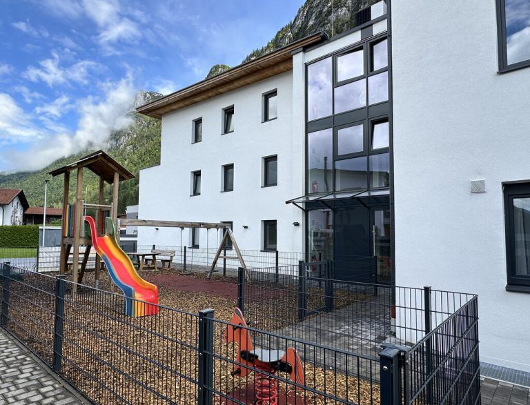In dieser Wohnanlage wurde der tote Bub aufgefunden.APA/ZOOM TIROL