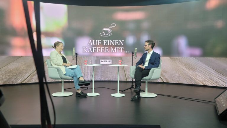 Landesrat Daniel Zadra im Podcast-Gespräch.NEUE (3)
