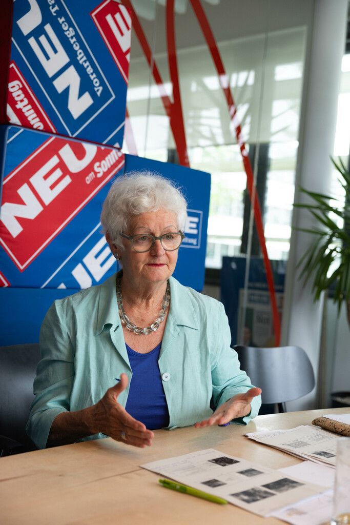 Pia Hollenstein (im gro­ßen Bild links) und Sandra Schoch zu Gast bei der NEUE am Sonntag.hartinger (4)