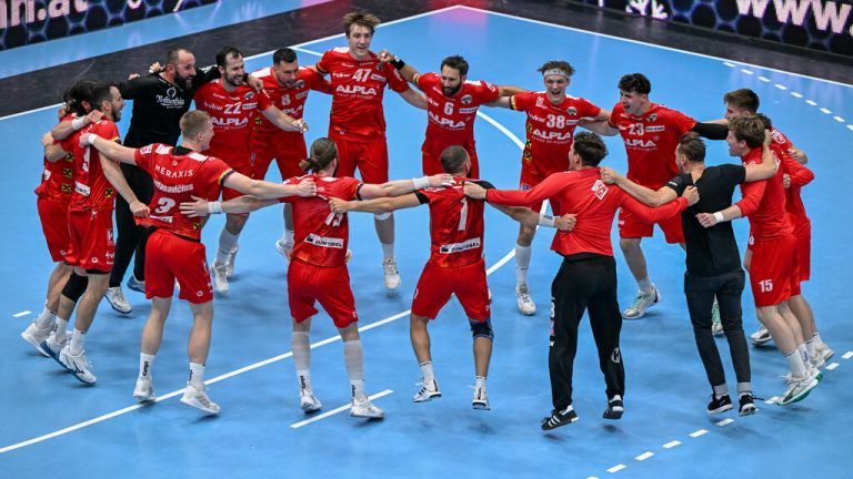 So feiern Sieger: Der Alpla HC Hard steht im Finale. GEPA/Lerch (2)