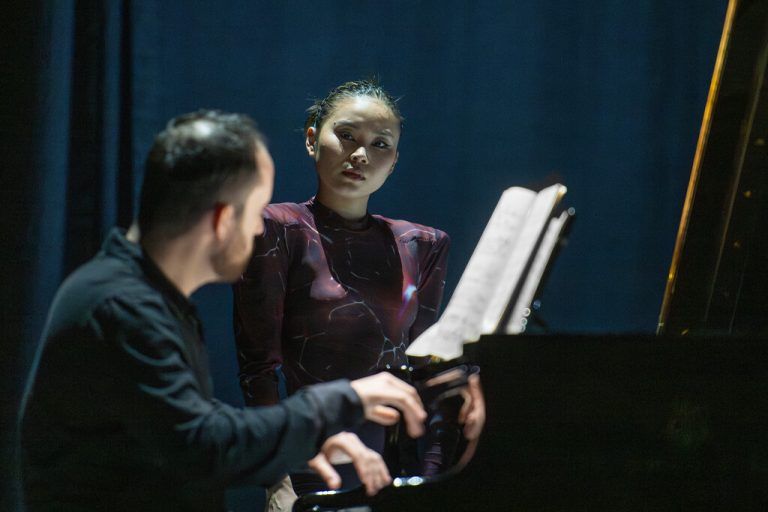 Szenen aus „The people united will never be defeated“ mit Pianist Igor Levit und dem Ballet of Difference.Thomas schermer(3)