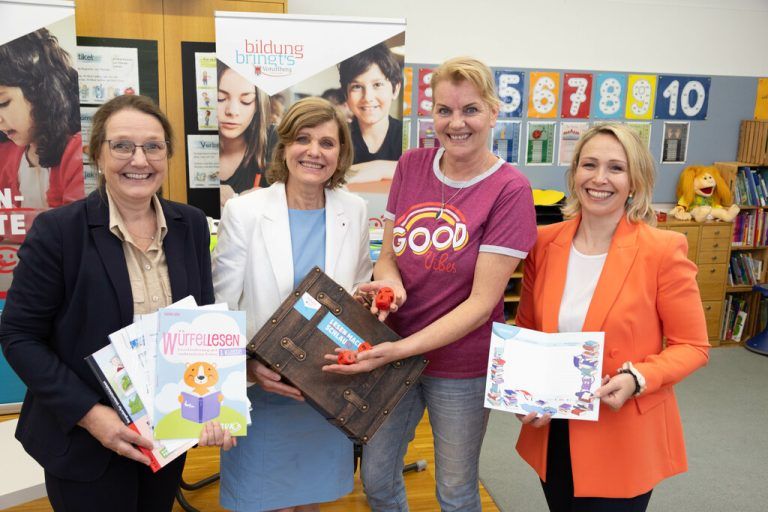 Angelika Walser, Barbara Schöbi-Fink, Sonja Schwendinger (Lehrerin) und Gudrun Petz-Bechter (v.l.)