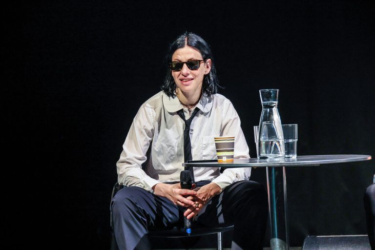 Anne Imhof bei der gestrigen Pressekonferenz im Kunsthaus Bregenz; die Ausstellung „Whish You Were Gay“ ist bis 22. September zu sehen.Philipp Steurer (2)