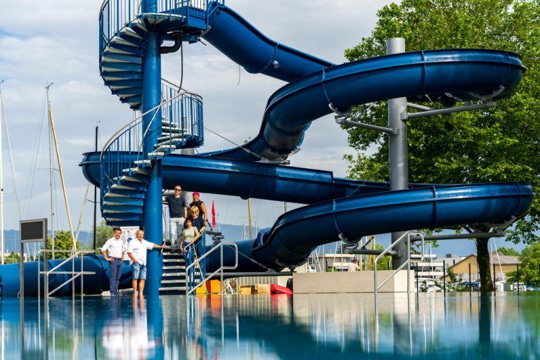 Becken und Rutschen sind an die diversen Bedürfnisse angepasst. Der Technikraum ist neu (unten r.). Dort wird das Wasser aufbereitet. Stiplovsek