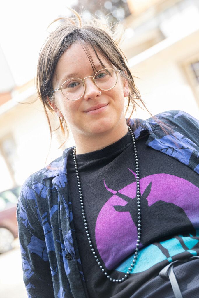 Berufsbegleitend studiert er an der FH V und setzt sich dort auch beim „Queer Referat“ der ÖH für queerer Studierende ein.