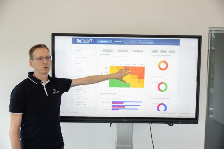 Christoph Nagel unterstützt Unternehmen dabei, sich vor Hackern zu schützen.