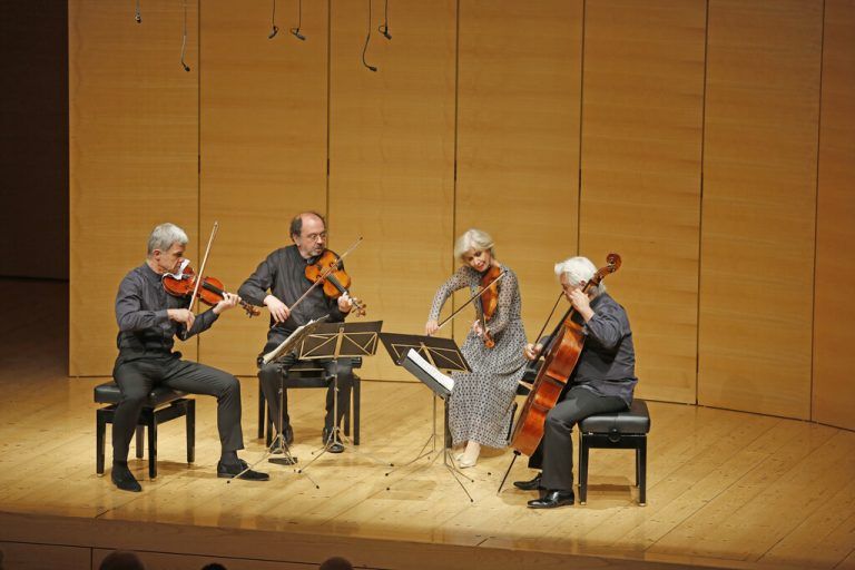 Das Hagen-Quartett und Konstantin Krimmel (oben).Schubertiade GmbH (2)