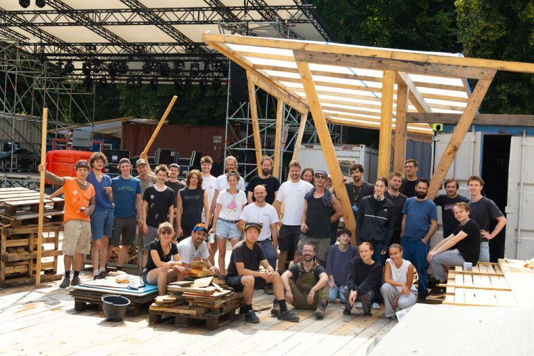 Das Poolbar-Team, Herwig Bauer (r.). Klaus Hartinger