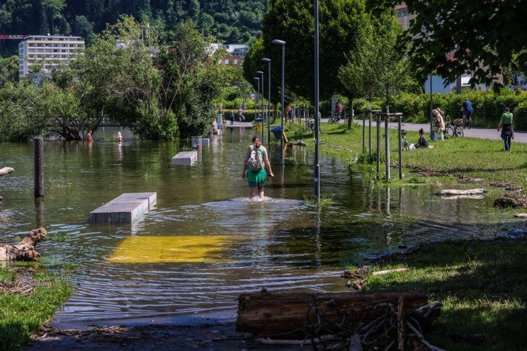 Die Bregenzer nehmen den hohen Pegel des Bodensees entspannt, auch an der teils überfluteten Pipeline. Dennoch wurden von der Stadt Sicherheitsvorkehrungen getroffen. Steurer (5)