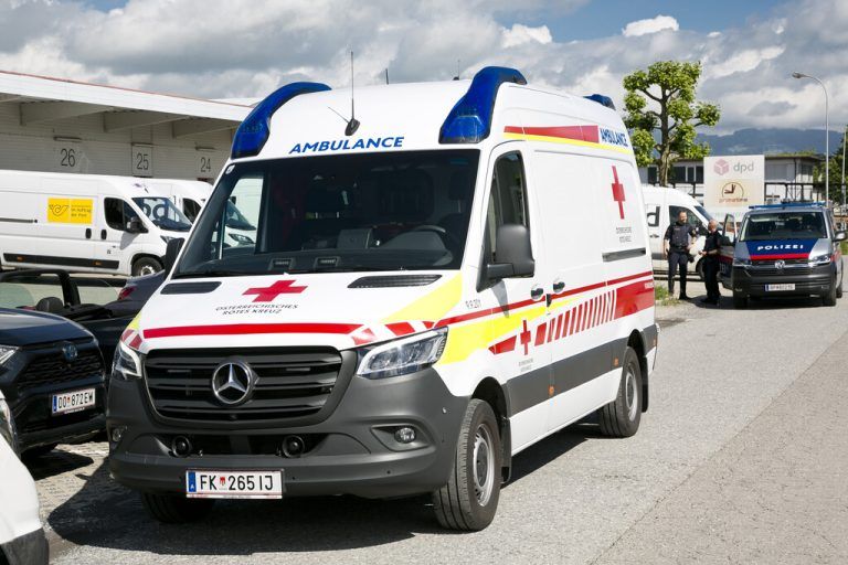 Der Fußgänger wurde mit schweren Beinverletzungen ins Spital gebracht. ⇒Mathis
