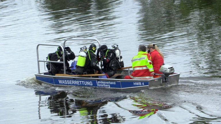 Die Wasserrettung fand den jungen Mann.shourot