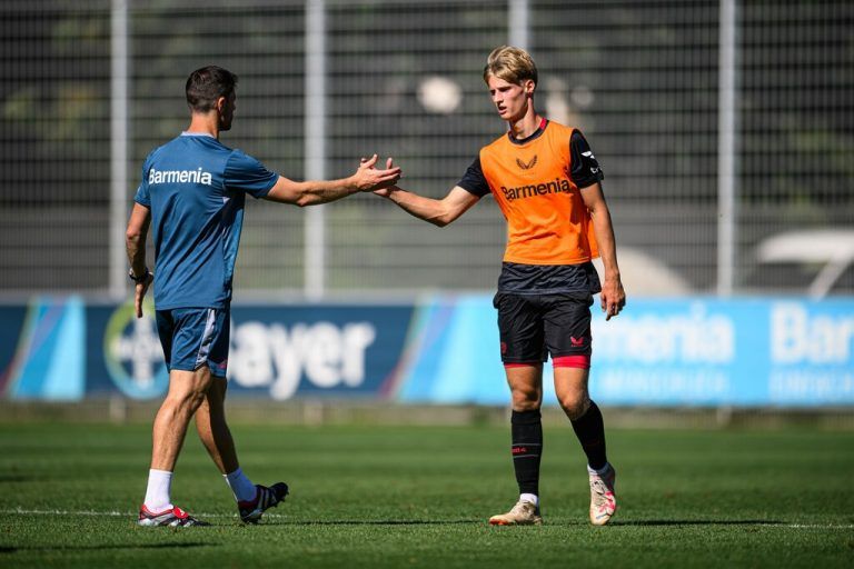 Im Herbst klatschte Milojevic mit Bayer-Trainer Xabi Alonso ab, jetzt ist er in Altach. Privat