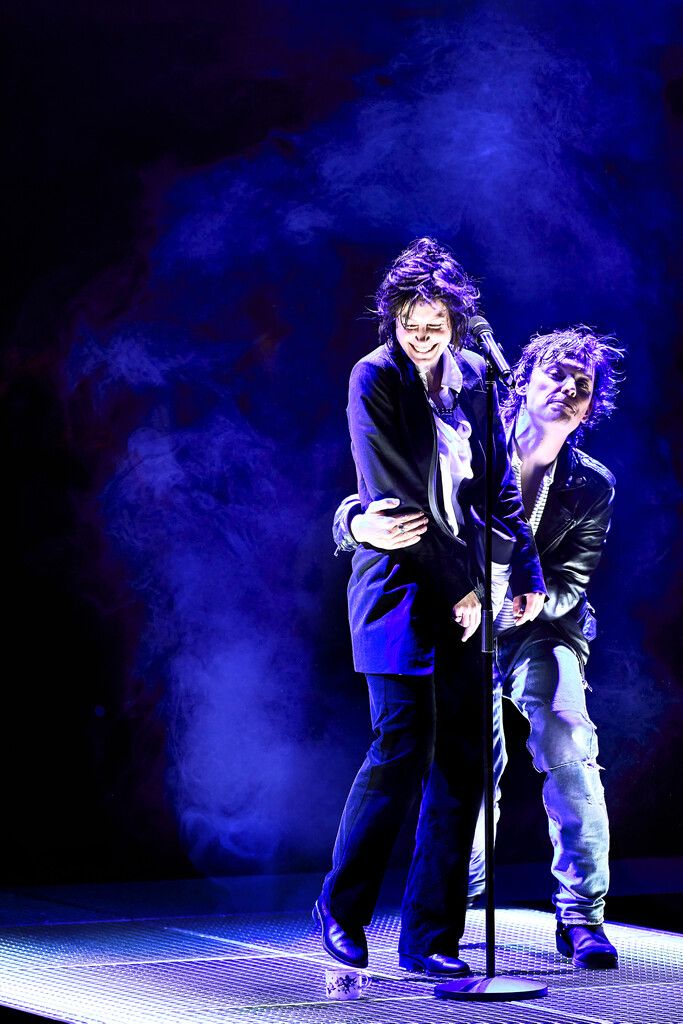 Jeanne Devos und Luzian Hirzel in der Inszenierung „The Perfect Moment“ am Vorarlberger Landestheater.anja koehler