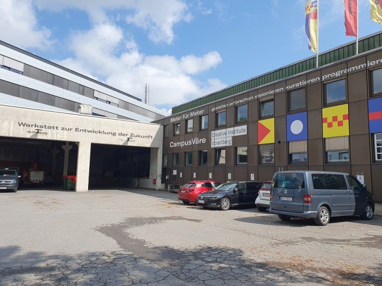 Jimmy Heinzl (kl. Foto links) und Julian Fässler gaben Auskunft über die CampusVäre.Wpa, Yasmin Ritter, ÖVP