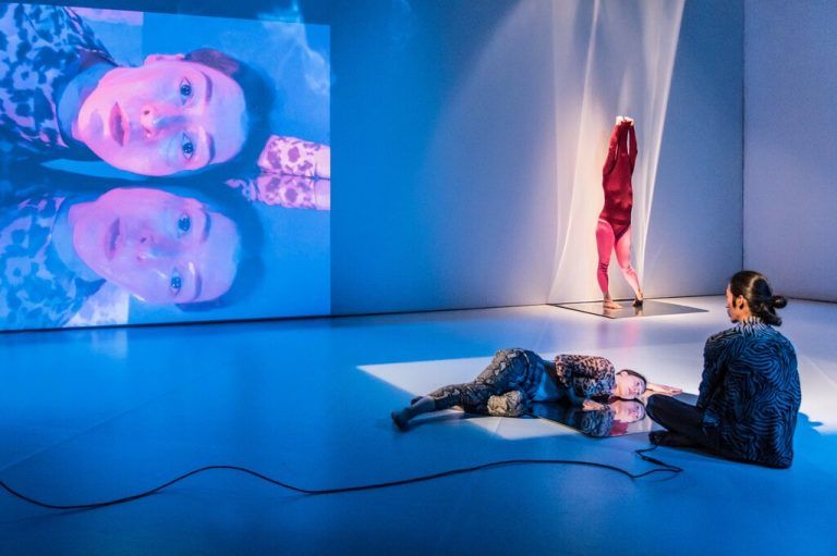 „living in funny eternity _ L.I.F.E“ wird peformt von Luke Baio, Dong Uk Kim, Dante Murillo, Anna Maria Nowak und Hannah Timbrell. Stefan Hauer (2)