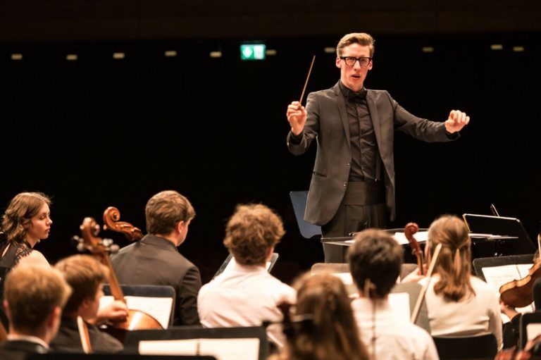 Matthias Seewald leitet das Jugendsinfonieorchester und den Liechtensteiner Musikverein Cäcilia Schellenberg.Stefan Hauer/Musikschule Dornbirn