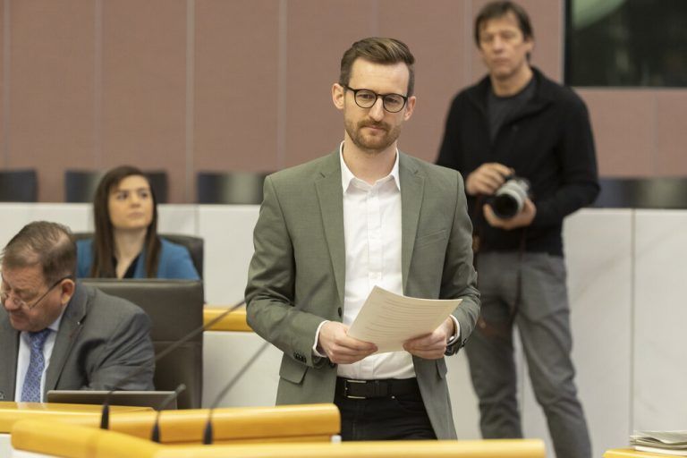 Neos-Obmann Gasser teilt gegen die ÖVP aus. maurice shourot