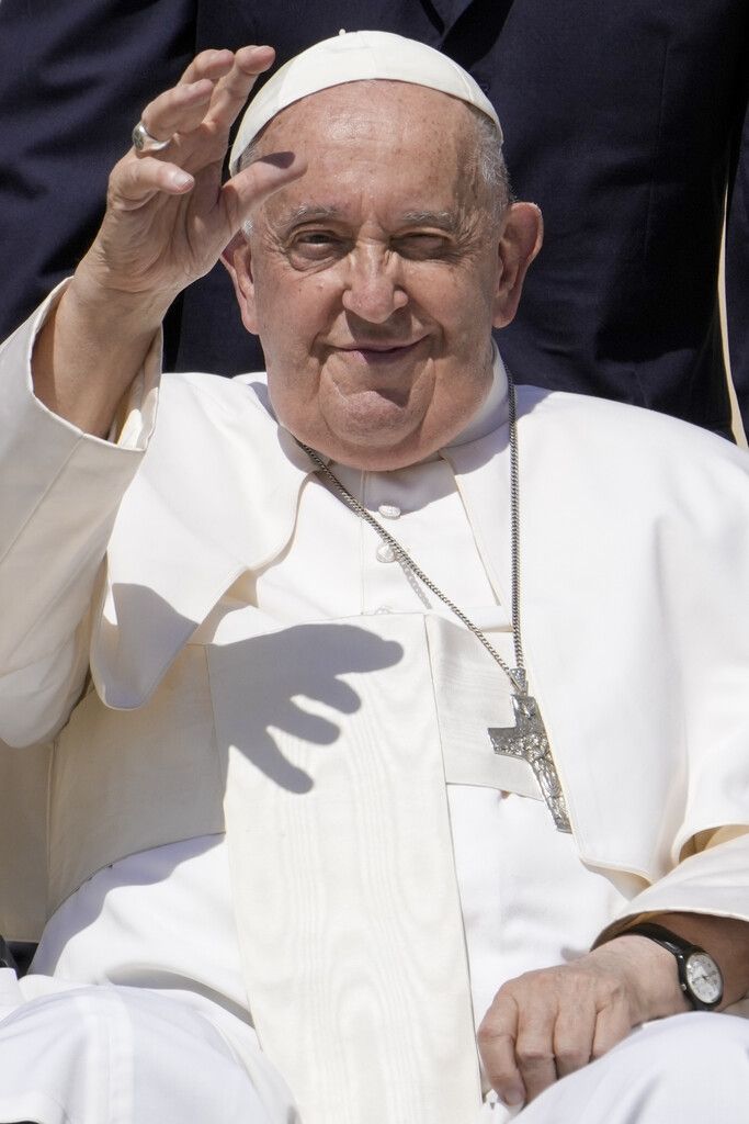 Papst Franziskus verabschiedet sich in einen Monat mit weniger Termine. ANDREW MEDICHINI/AP