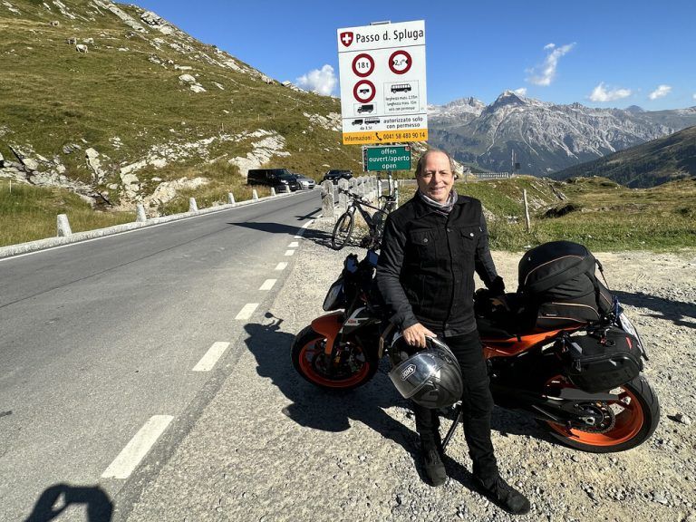 Peter Hehle hat zwei Motorräder.