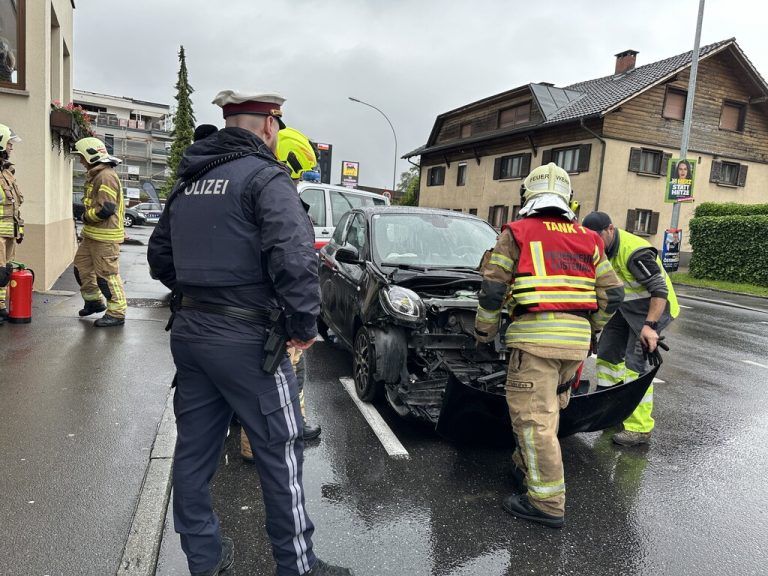 Polizei und Feuerwehr waren vor Ort. vol.at/mayer