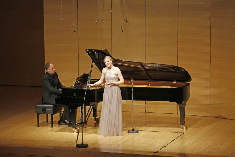 Sopranistin Erika Baikoff, und Pianist Joseph Middleton.Schubertiade GmbH