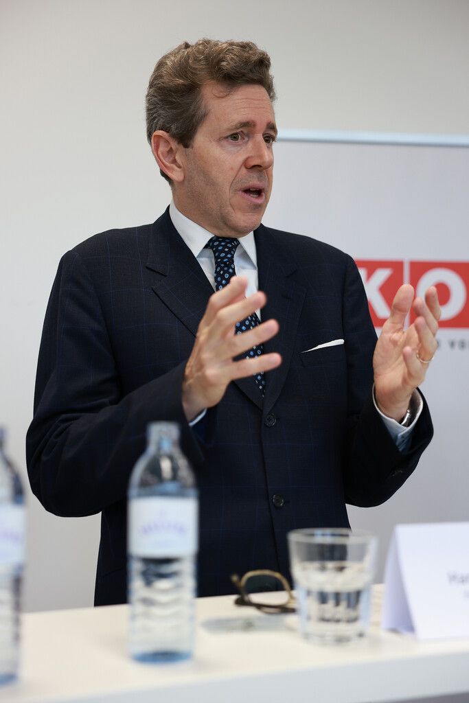 Wirtschaftskammer-Präsident Harald Mahrer warnte vor sinkender Wettbewerbsfähigkeit des Standorts Österreich.Alexander Vrabl/WKV (2)