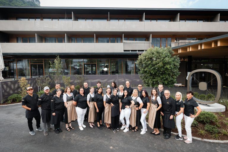 Auch das Team des Hotel Sonne in Mellau freute sich über die gelungene Transformation des Hotels und die Eröffnung.Franz Lutz (6) , Hotel sonne