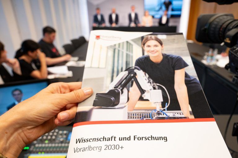 Die neue Wissenschafts- und Forschungsstrategie wurde am Dienstag im Pressefoyer vorgestellt.VLK/Serra (2), vol.at/mayer