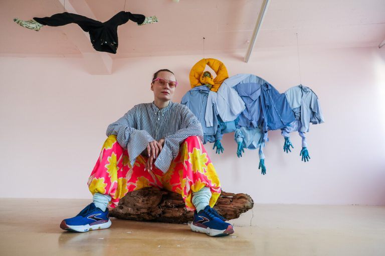Die Sommerausstellung „Holy Hell OOO“ im Magazin 4 mit der Künstlerin Kris Lemsalu. Philipp Steurer (2)