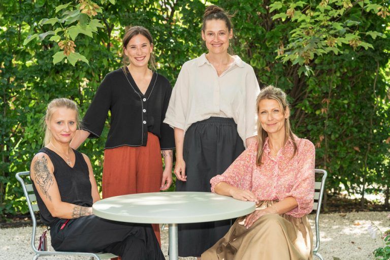 Frauenpower im „kleinen Löwen“: Geschäftsführerin Lisa Rümmele (2.v.r.) mit ihren Mitarbeiterinnen Katarina Bortosova, Fabienne Widerin und Petra Büchel.dietmar stiplovsek